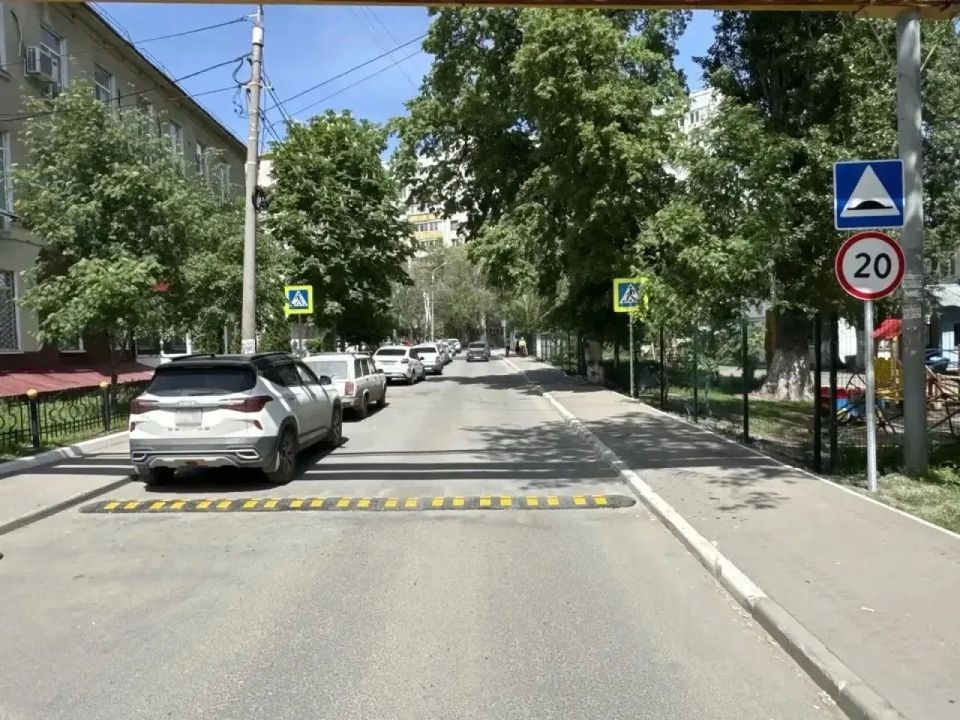 В городе продолжается установка искусственных дорожных неровностей