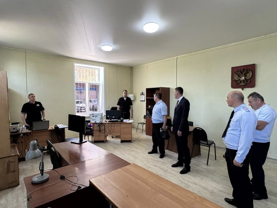Вместе с начальником межмуниципального управления МВД РФ «Энгельсское» Евгением Летуновым осмотрели пункт полиции, который был отремонтирован за счет средств муниципалитета Вместе с начальником межмуниципального управления МВД РФ «Энгельсское» Евгением Летуновым осмотрели пункт полиции, который был отремонтирован за счет средств муниципалитета