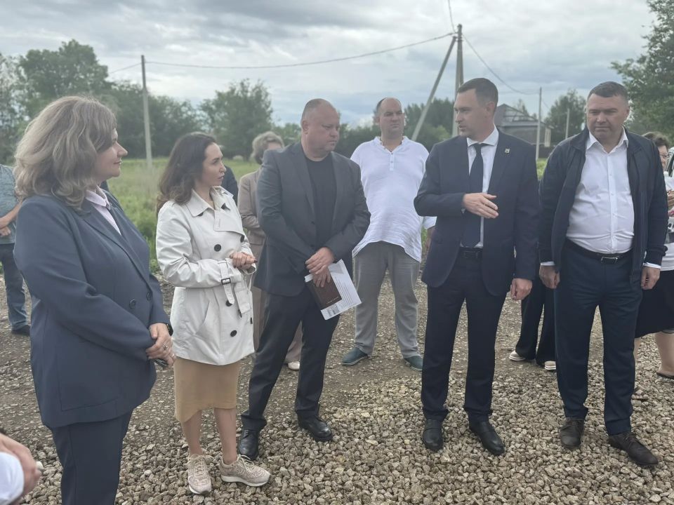 Вместе с заместителем Председателя Саратовской областной Думы Романом Грибовым, депутатом областной Думы Юлией Литневской, профильными заместителями и руководителями органов администрации провели встречу с многодетными... Вместе с заместителем Председателя Саратовской областной Думы Романом Грибовым, депутатом областной Думы Юлией Литневской, профильными заместителями и руководителями органов администрации провели встречу с многодетными...