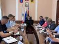 Провел совещание по обеспечению безопасности дорожного движения на территории района с участием прокурора города Энгельса Романа Яценко, начальника межмуниципального управления МВД РФ «Энгельсское» Евгения Летунова и...