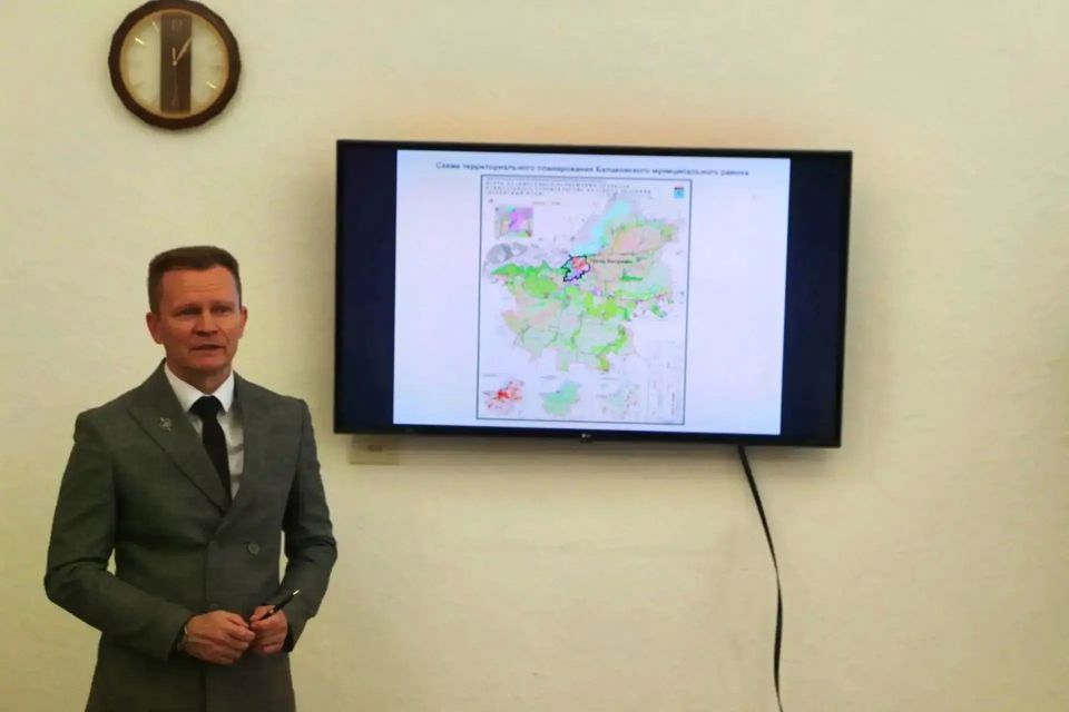 В минстрое области прошла предзащита дипломной работы участника региональной программы «Наши герои» Олега Максимова, чьим наставником я являюсь