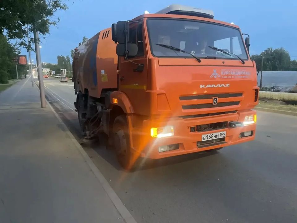 Продолжаются работы по благоустройству Продолжаются работы по благоустройству