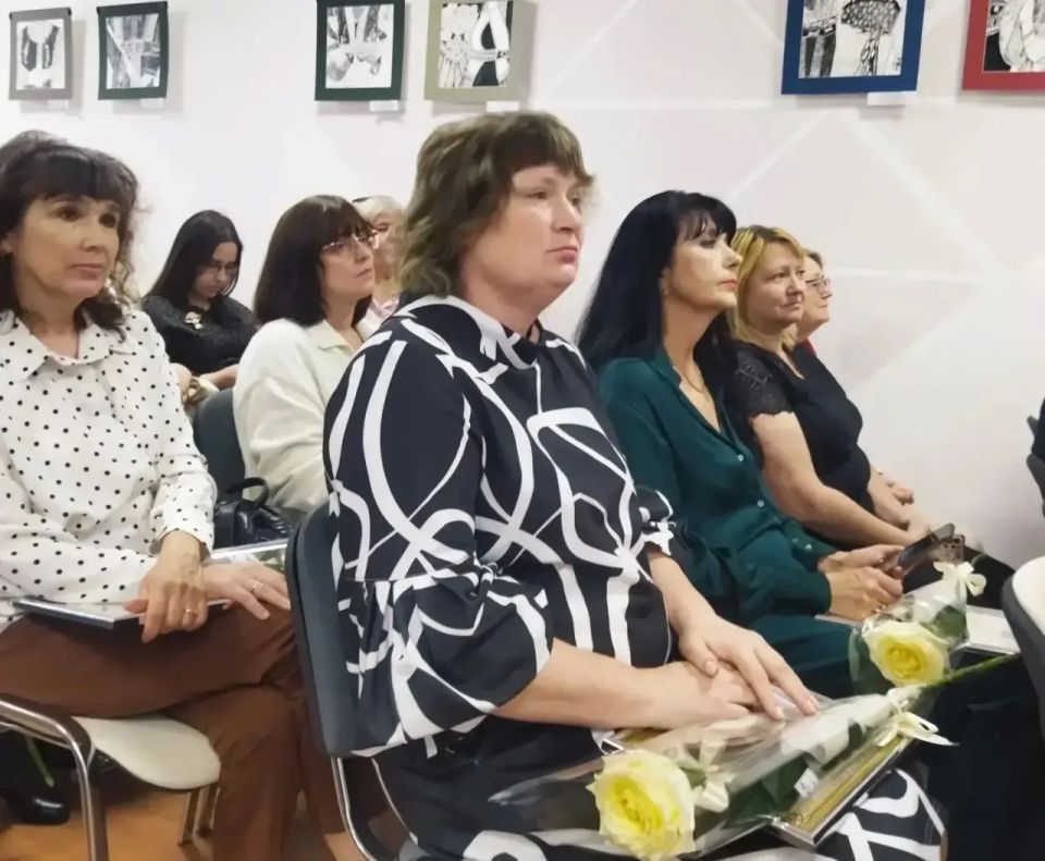 В Центральной городской библиотеке прошло торжественное мероприятие, посвященное труду людей, которые делают мир знаний доступным для всех нас В Центральной городской библиотеке прошло торжественное мероприятие, посвященное труду людей, которые делают мир знаний доступным для всех нас