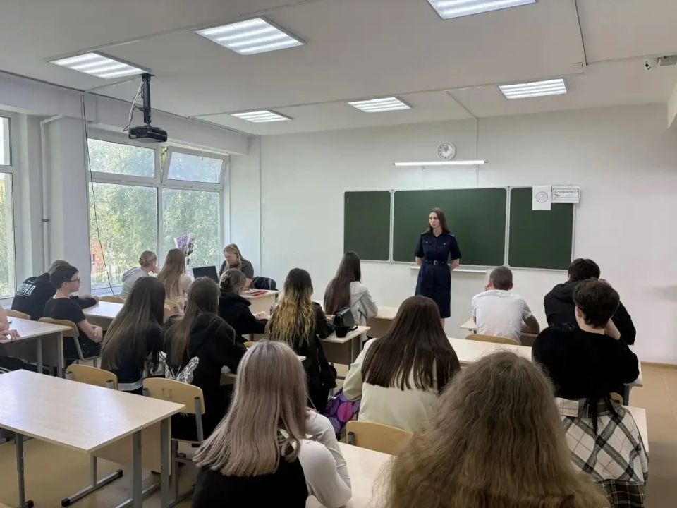 Сотрудник регионального управления провела встречу с учащимися общеобразовательного учреждения
