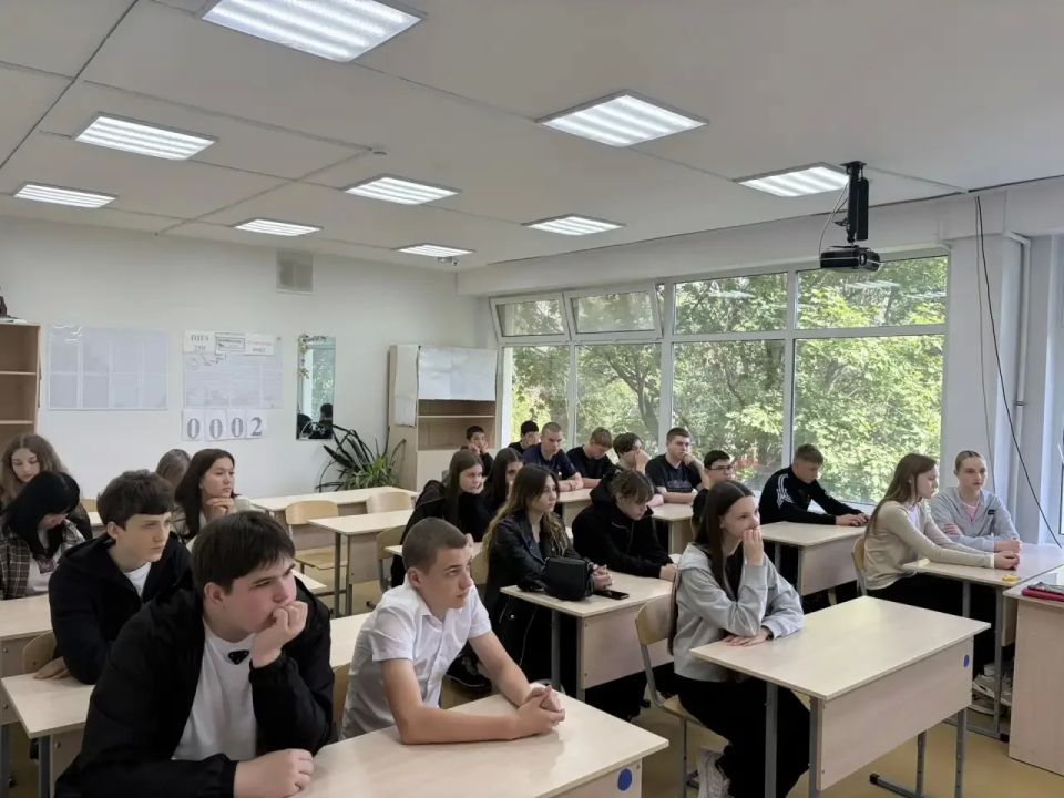 Сотрудник регионального управления провела встречу с учащимися общеобразовательного учреждения Сотрудник регионального управления провела встречу с учащимися общеобразовательного учреждения