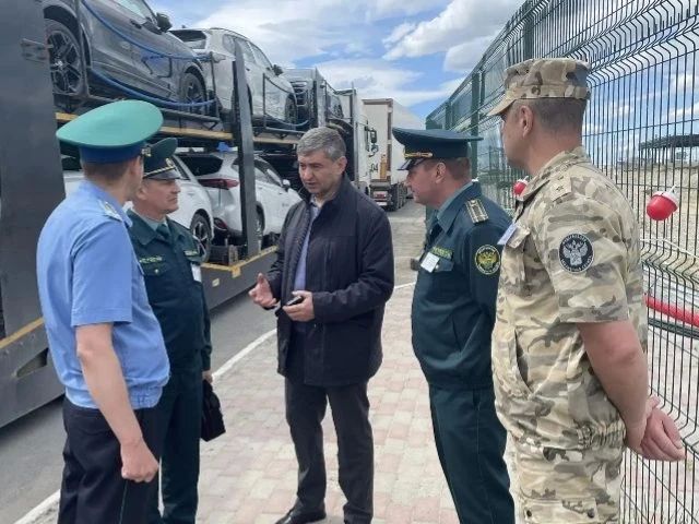 Готовность номер один: заместитель руководителя ФТС России Агепсим Ашкалов посетил пункт пропуска Озинки Готовность номер один: заместитель руководителя ФТС России Агепсим Ашкалов посетил пункт пропуска Озинки