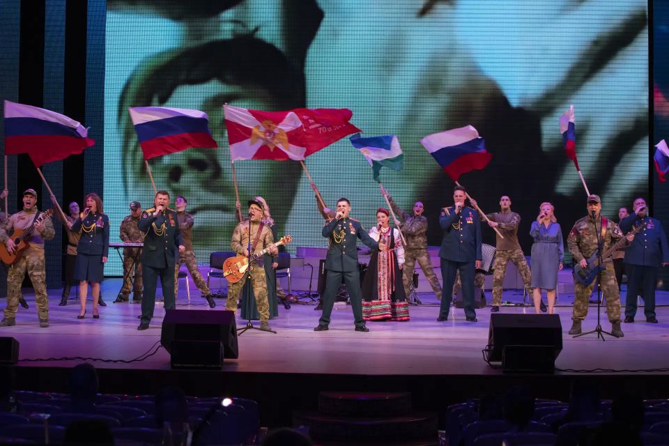 Сегодня в 17:00 в парке «Центральный» для жителей города Балаково ансамбль песни и пляски Приволжского округа войск национальной гвардии РФ представит концертную программу, посвященную 10-летию Федеральной службы войск... Сегодня в 17:00 в парке «Центральный» для жителей города Балаково ансамбль песни и пляски Приволжского округа войск национальной гвардии РФ представит концертную программу, посвященную 10-летию Федеральной службы войск...