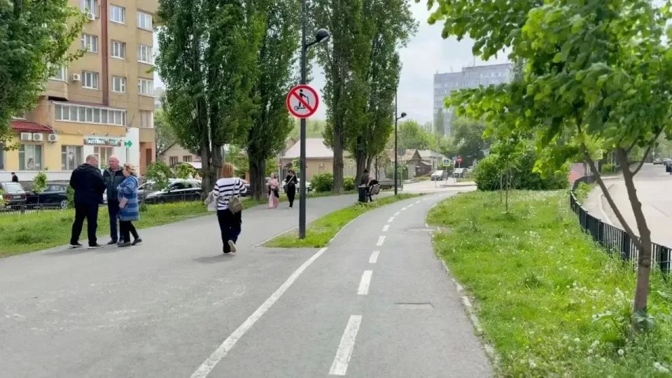 При объезде городских территорий отдельно обсудили с главами районных администраций состояние зелёных насаждений: деревьев, кустарников, газонов При объезде городских территорий отдельно обсудили с главами районных администраций состояние зелёных насаждений: деревьев, кустарников, газонов