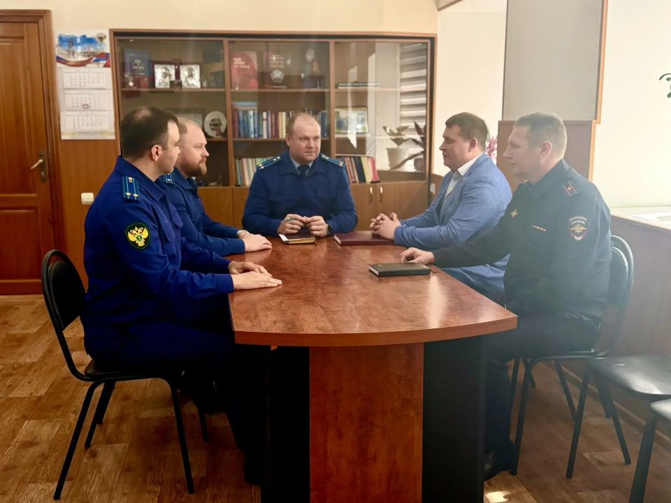 Вольский межрайонный прокурор Константин Чудаев провел оперативное совещание с руководством подразделений МО МВД «Вольский» Саратовской области