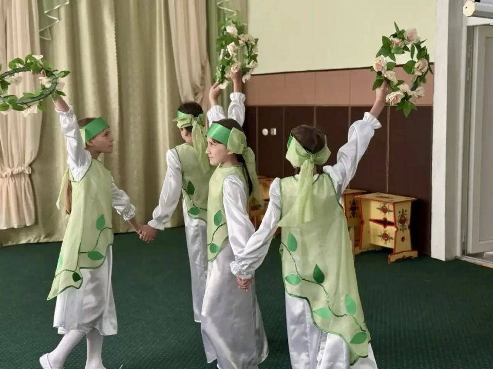 Сотрудники следственного управления и члены Женского совета поздравили воспитанников Красноармейского социально-реабилитационного центра с Международным днём защиты детей Сотрудники следственного управления и члены Женского совета поздравили воспитанников Красноармейского социально-реабилитационного центра с Международным днём защиты детей