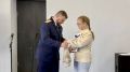 Призёра конкурса творческих работ поздравили следователи регионального управления