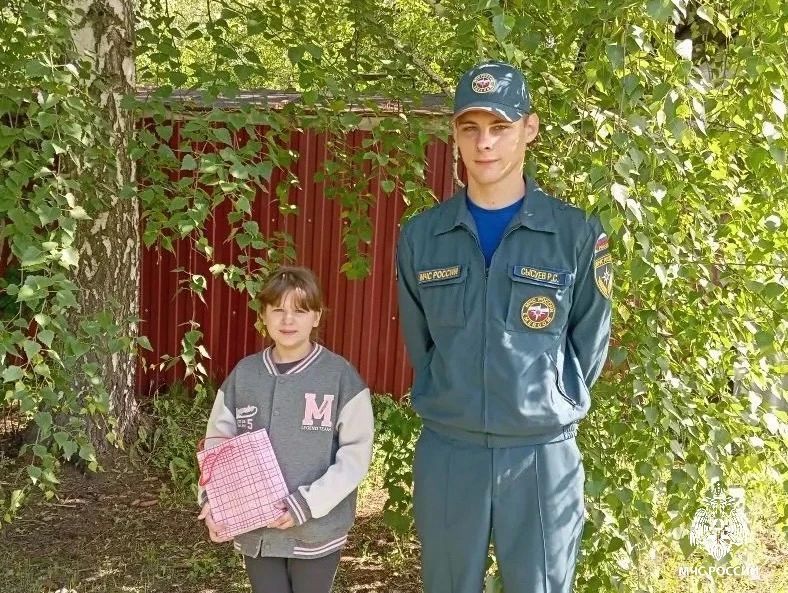 Дети должны улыбаться. В Международный день защиты детей члены Молодежного совета Саратовского МЧС вручили подарки детям участников СВО, ранее проходивших службу в нешем ведомстве Дети должны улыбаться. В Международный день защиты детей члены Молодежного совета Саратовского МЧС вручили подарки детям участников СВО, ранее проходивших службу в нешем ведомстве