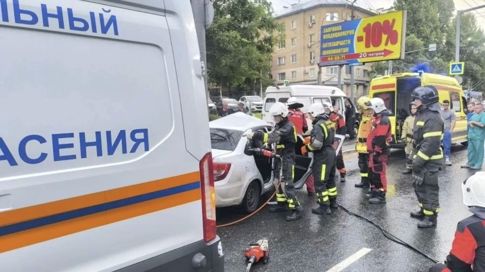 ЦИФРЫ НЕДЕЛИ. В период с 25.05.2026 года по 31.05.2026 года в ОГУ «Служба спасения Саратовской области» обратились 184 человека, 157 человек получили квалифицированную консультацию по интересующим их вопросам ЦИФРЫ НЕДЕЛИ. В период с 25.05.2026 года по 31.05.2026 года в ОГУ «Служба спасения Саратовской области» обратились 184 человека, 157 человек получили квалифицированную консультацию по интересующим их вопросам