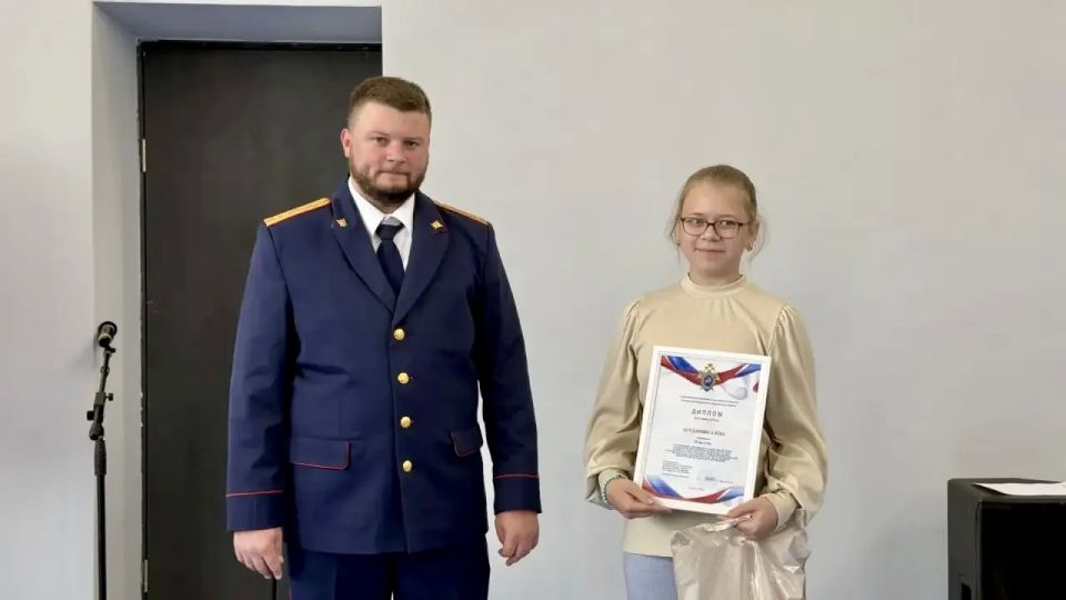 Призёра конкурса творческих работ поздравили следователи регионального управления Призёра конкурса творческих работ поздравили следователи регионального управления