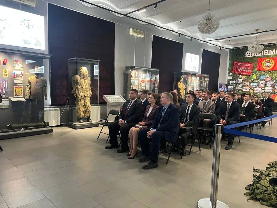 Под руководством заместителя прокурора Саратовской области Дмитрия Симановича состоялся слёт молодых специалистов Под руководством заместителя прокурора Саратовской области Дмитрия Симановича состоялся слёт молодых специалистов