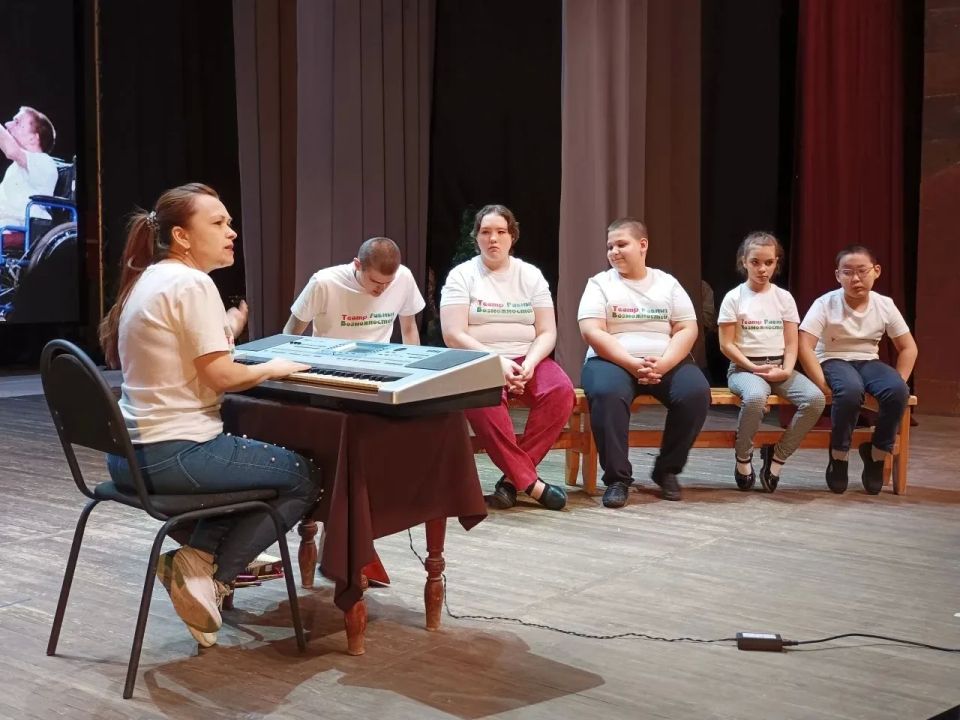 В Марксе прошёл итоговый спектакль инклюзивного проекта «Театр равных возможностей В Марксе прошёл итоговый спектакль инклюзивного проекта «Театр равных возможностей