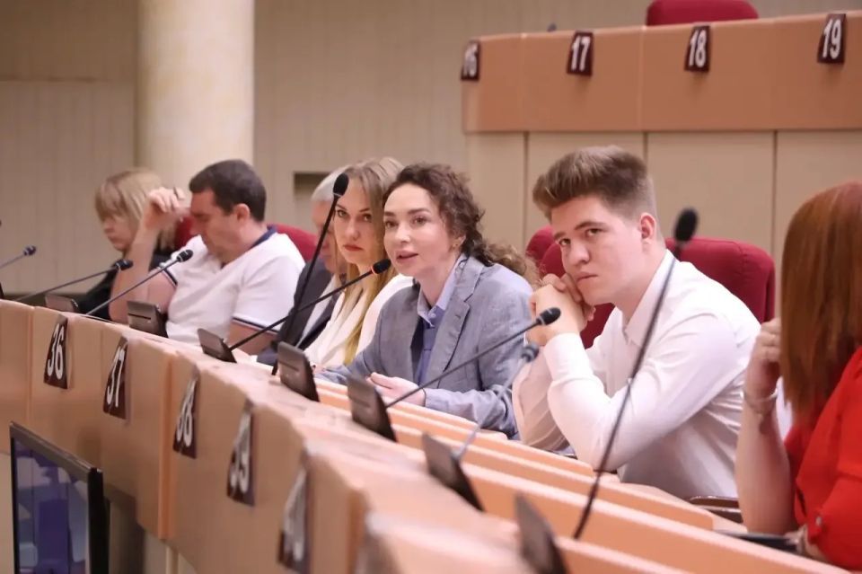 Избраны заместитель председателя и главы трех комитетов Молодежного парламента при Саратовской областной Думе Избраны заместитель председателя и главы трех комитетов Молодежного парламента при Саратовской областной Думе