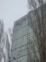 Управляющая компания закрасила надпись на фасаде дома по улице 30 лет Победы