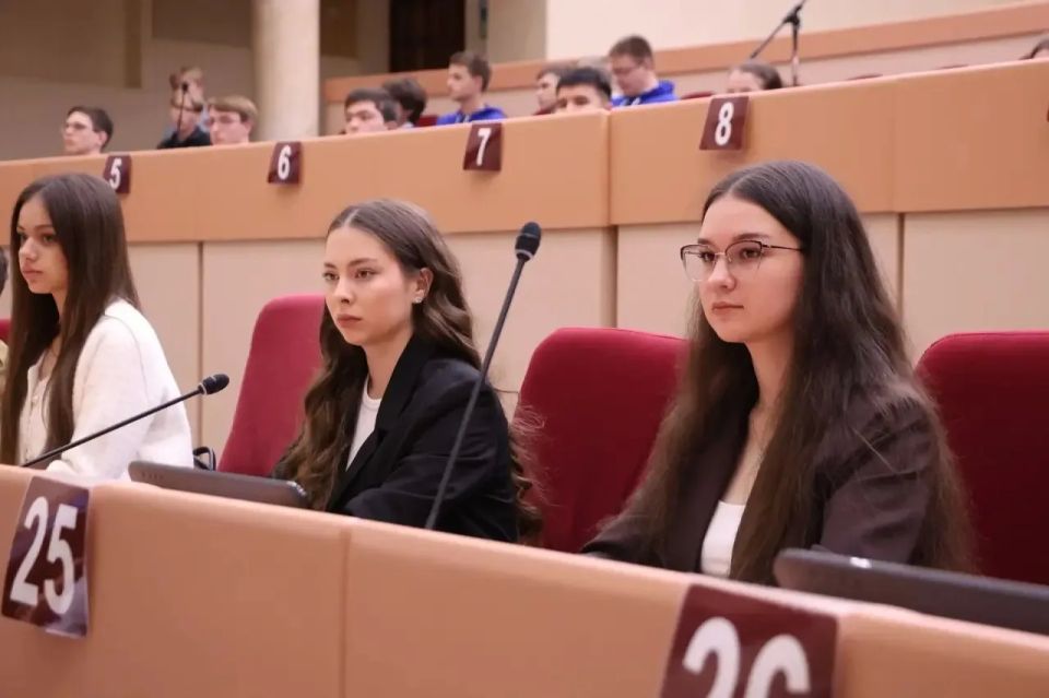 Избраны заместитель председателя и главы трех комитетов Молодежного парламента при Саратовской областной Думе Избраны заместитель председателя и главы трех комитетов Молодежного парламента при Саратовской областной Думе