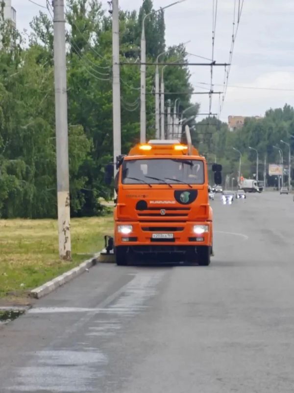 Покос травы, полив цветов, сбор мусора Покос травы, полив цветов, сбор мусора