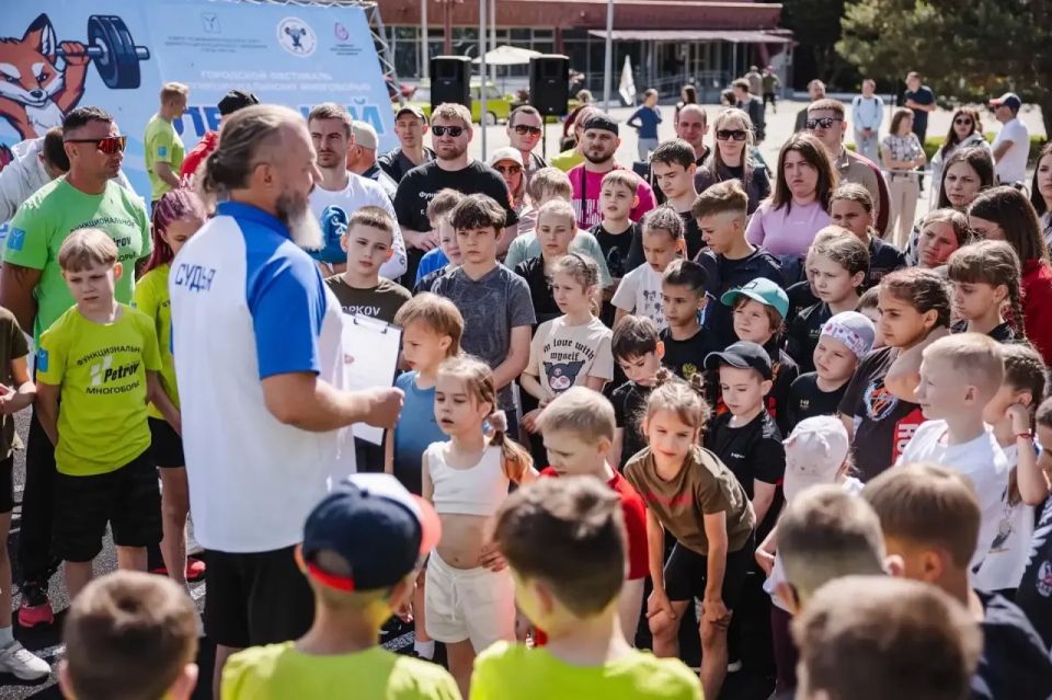 Детский фестиваль «Летний вызов» объединил юных атлетов Саратова Детский фестиваль «Летний вызов» объединил юных атлетов Саратова