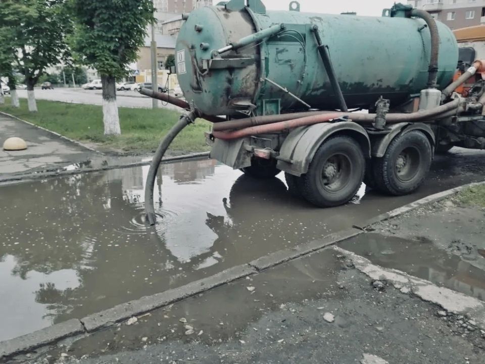 Откачиваем дождевые воды с улиц города Откачиваем дождевые воды с улиц города