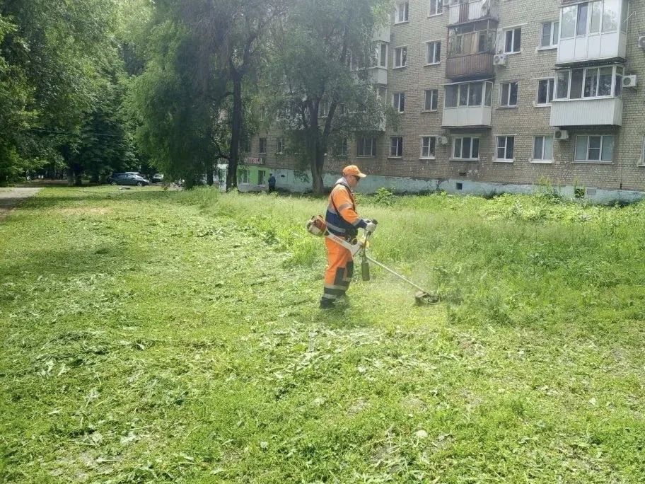 Продолжаются работы по благоустройству Продолжаются работы по благоустройству