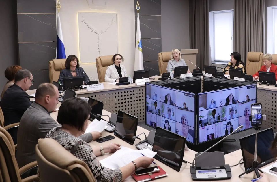 В Саратовской областной Думе призвали выработать «золотой стандарт» методического сопровождения кадров в сфере образования и культуры