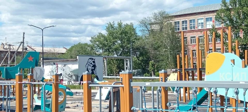 Детскую и спортивную площадки в Летном городке Энгельса откроют на следующей неделе Детскую и спортивную площадки в Летном городке Энгельса откроют на следующей неделе