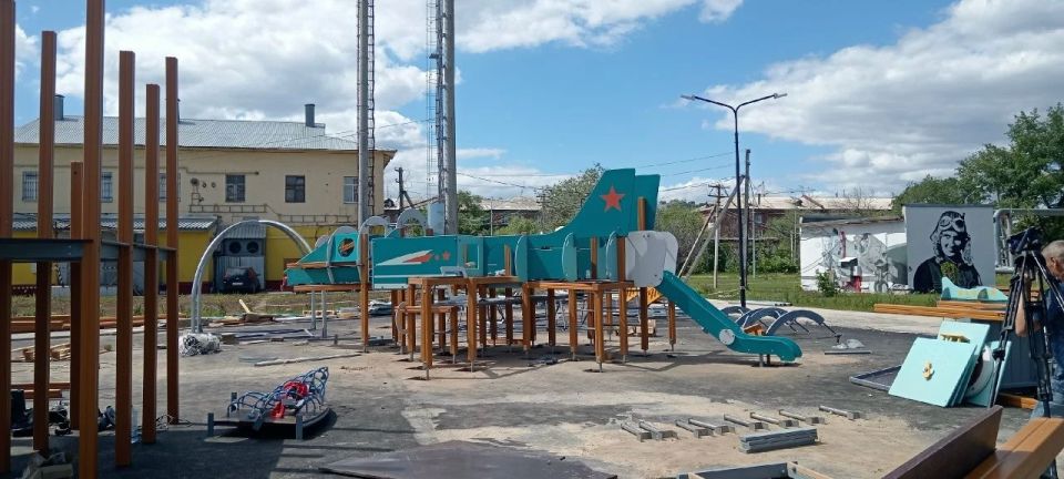 Детскую и спортивную площадки в Летном городке Энгельса откроют на следующей неделе Детскую и спортивную площадки в Летном городке Энгельса откроют на следующей неделе