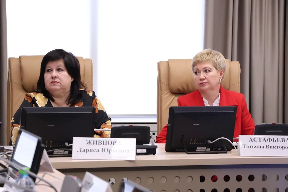 В Саратовской областной Думе призвали выработать «золотой стандарт» методического сопровождения кадров в сфере образования и культуры В Саратовской областной Думе призвали выработать «золотой стандарт» методического сопровождения кадров в сфере образования и культуры
