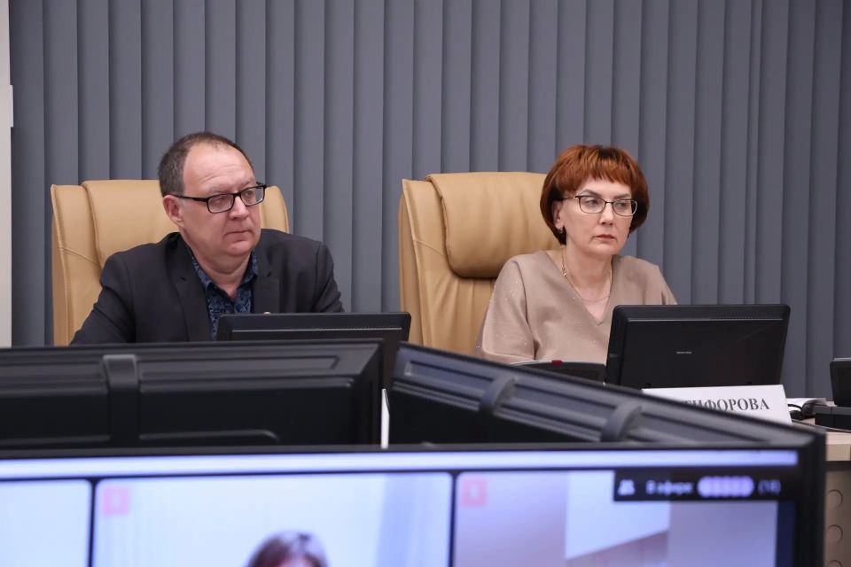 В Саратовской областной Думе призвали выработать «золотой стандарт» методического сопровождения кадров в сфере образования и культуры В Саратовской областной Думе призвали выработать «золотой стандарт» методического сопровождения кадров в сфере образования и культуры