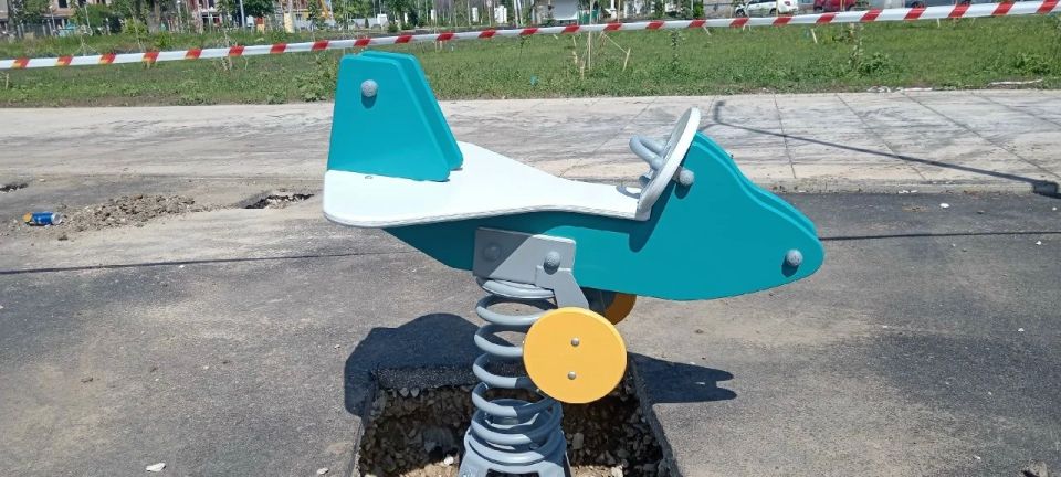 Детскую и спортивную площадки в Летном городке Энгельса откроют на следующей неделе