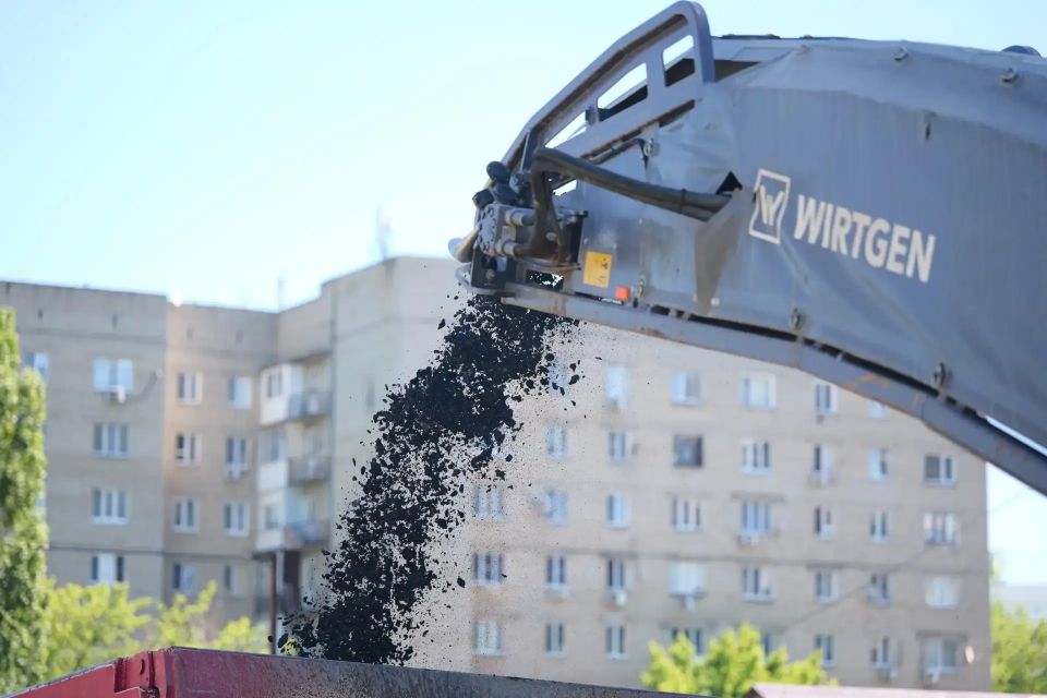 Роман Бусаргин: На еще одной саратовской дороге развернуты масштабные ремонтные работы в рамках региональной программы развития транспортной сети областного центра Роман Бусаргин: На еще одной саратовской дороге развернуты масштабные ремонтные работы в рамках региональной программы развития транспортной сети областного центра
