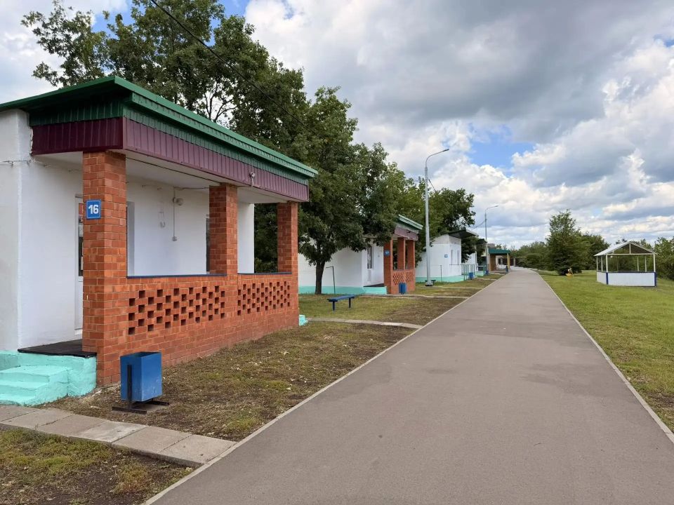 В рамках объезда побывал в детском оздоровительном лагере «Солнышко» – он расположен на берегу Волги у села Вязовка Гагаринского района В рамках объезда побывал в детском оздоровительном лагере «Солнышко» – он расположен на берегу Волги у села Вязовка Гагаринского района