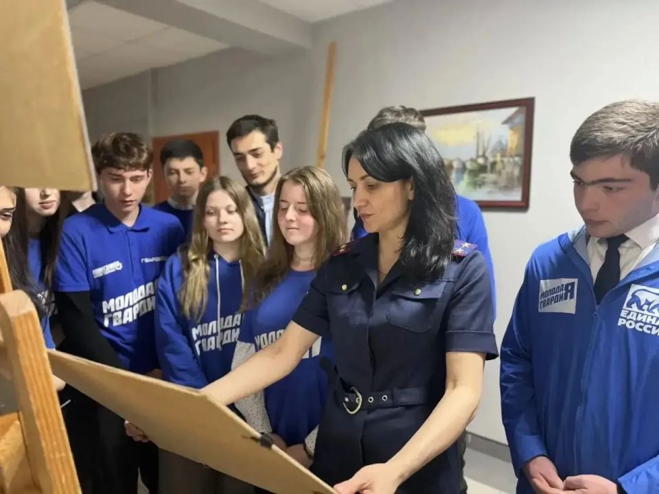 Сотрудники следственного управления организовали встречу для представителей актива Всероссийской общественной организации «Молодая Гвардия Единой России» Сотрудники следственного управления организовали встречу для представителей актива Всероссийской общественной организации «Молодая Гвардия Единой России»