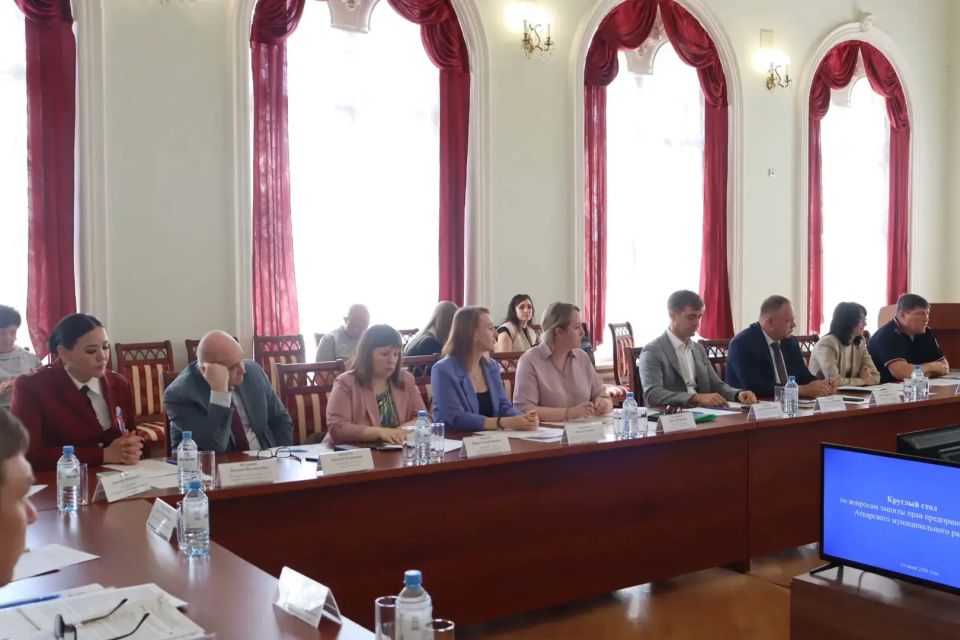 Прокурор Саратовской области Сергей Филипенко провел в Аткарске выездной круглый стол Прокурор Саратовской области Сергей Филипенко провел в Аткарске выездной круглый стол