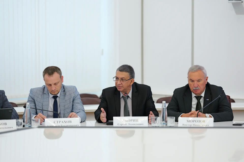 Роман Бусаргин: Обсудили перспективы развития строительной отрасли на ближайшие 5 лет вместе со строительным блоком и ведущими региональными застройщиками в контексте ранее принятого решения о новой градостроительной политике Роман Бусаргин: Обсудили перспективы развития строительной отрасли на ближайшие 5 лет вместе со строительным блоком и ведущими региональными застройщиками в контексте ранее принятого решения о новой градостроительной политике