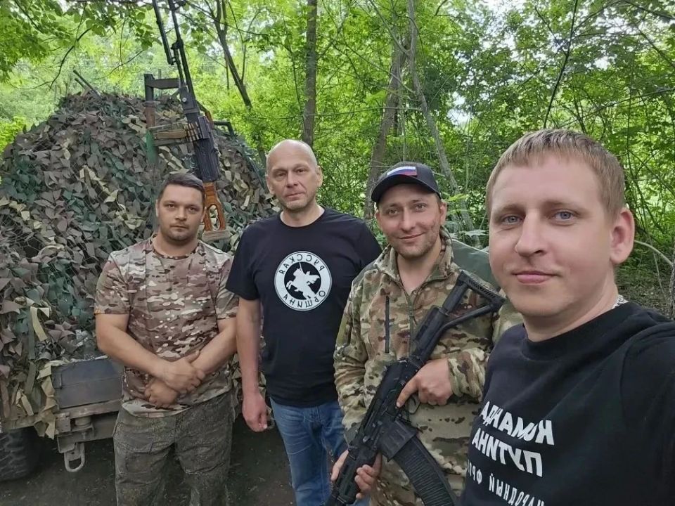 Своих не бросаем: саратовские волонтеры привезли бойцам на передовую груз на полмиллиона рублей Своих не бросаем: саратовские волонтеры привезли бойцам на передовую груз на полмиллиона рублей