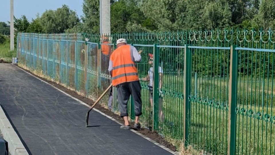 У пляжа в 7-ом микрорайоне появилась парковка для легковых автомобилей