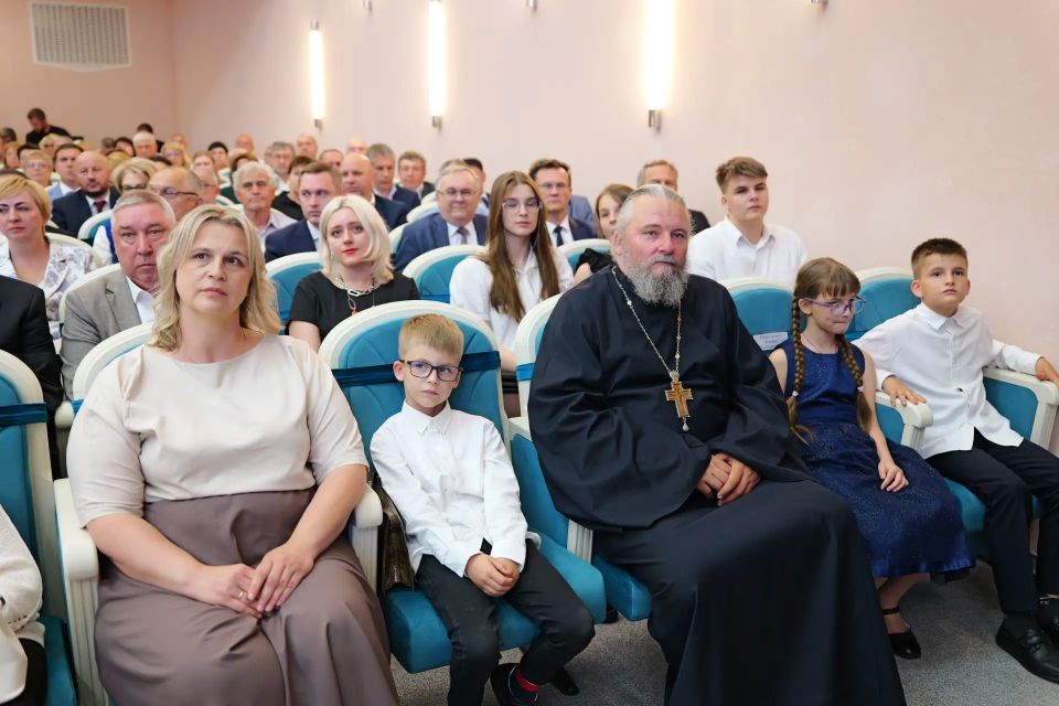 В правительстве Саратовской области губернатор вручил государственные и региональные награды жителям В правительстве Саратовской области губернатор вручил государственные и региональные награды жителям
