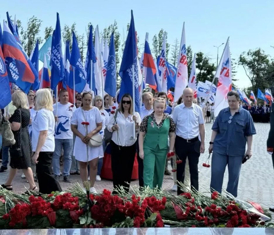 В День России в Парке Победы торжественно подняли Государственный флаг В День России в Парке Победы торжественно подняли Государственный флаг