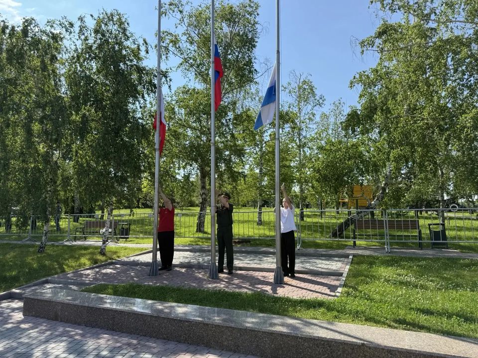 В День России в Парке Победы торжественно подняли Государственный флаг В День России в Парке Победы торжественно подняли Государственный флаг
