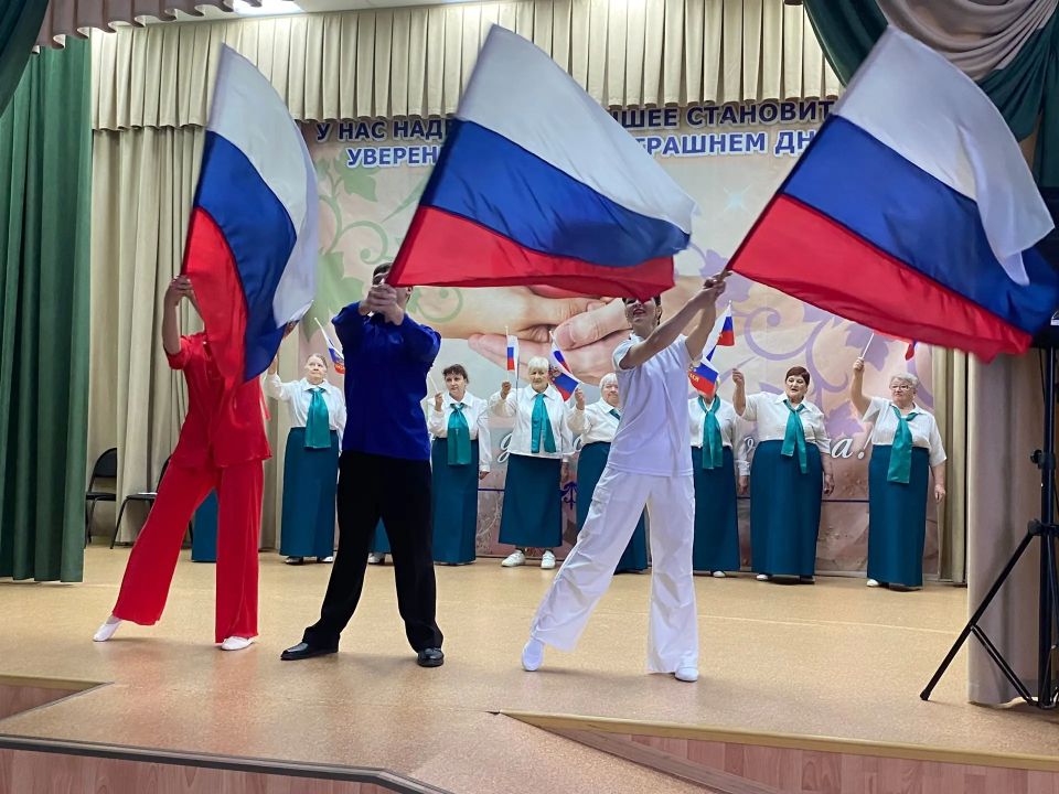 Пою тебе, моя Россия»: праздник единства в песнях и танцах Пою тебе, моя Россия»: праздник единства в песнях и танцах