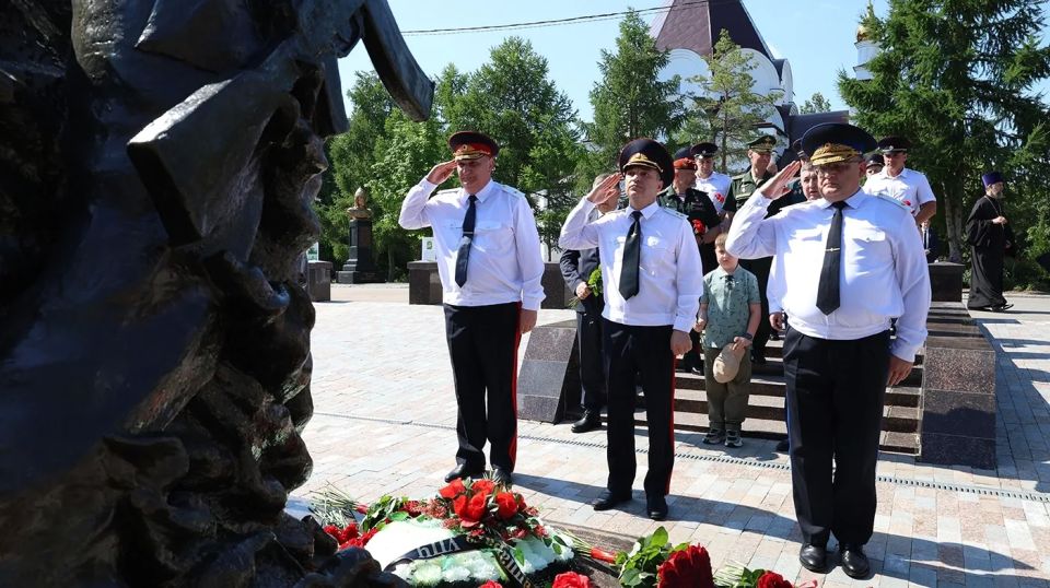 В День России начальник ГУ МВД России по Саратовской области принял участие в праздничном мероприятии В День России начальник ГУ МВД России по Саратовской области принял участие в праздничном мероприятии