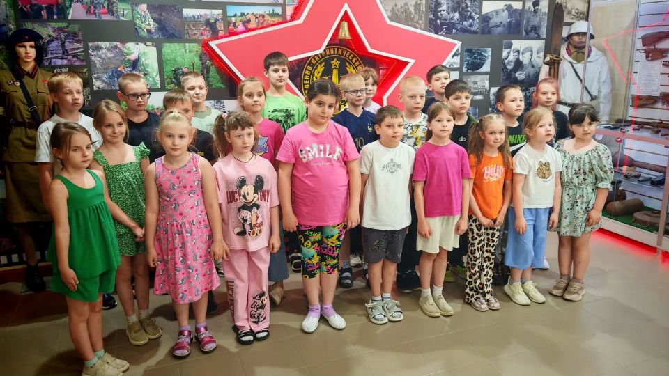 Юные патриоты балаковских школ посетили музей «Боевой Славы» Юные патриоты балаковских школ посетили музей «Боевой Славы»