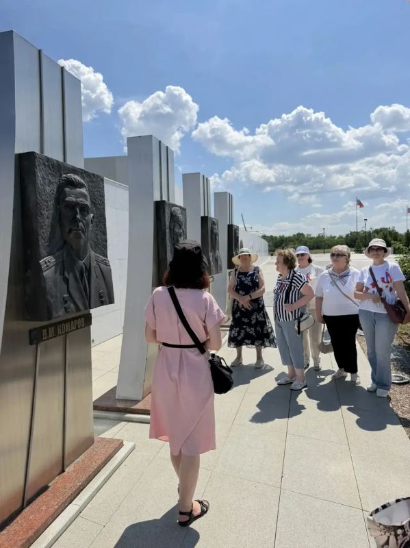 Сегодня, в День России, в Парке покорителей космоса имени Ю. А. Гагарина прошла экскурсия для ветеранов Энгельсского района Сегодня, в День России, в Парке покорителей космоса имени Ю. А. Гагарина прошла экскурсия для ветеранов Энгельсского района