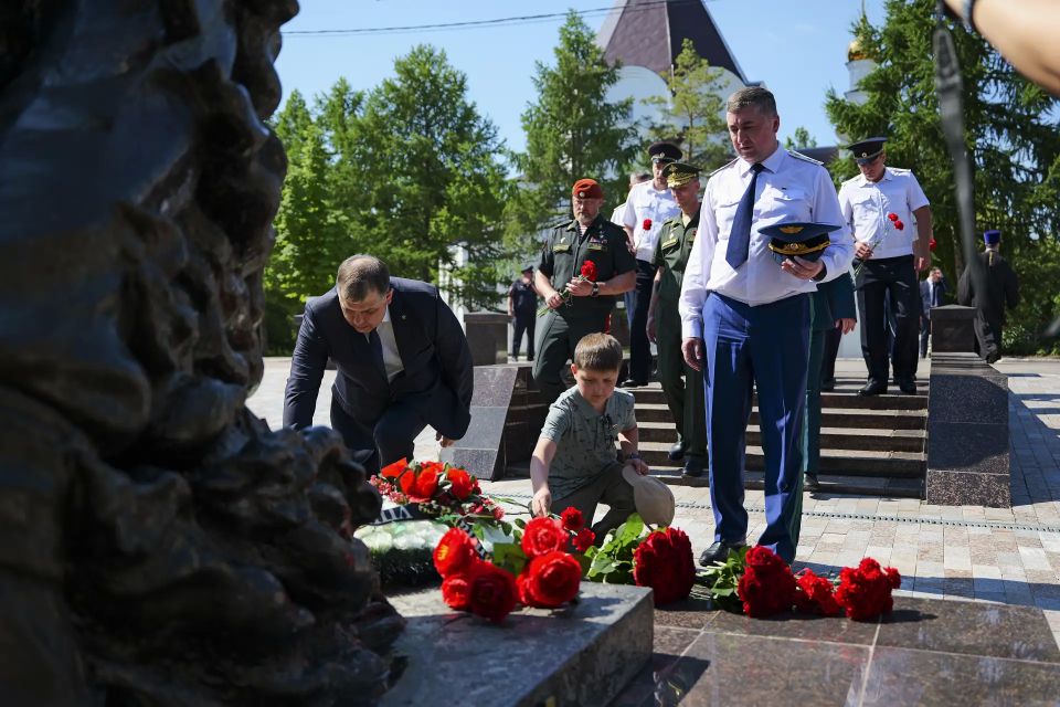 Прокурор Саратовской области Сергей Филипенко принял участие в торжественных мероприятиях, посвященных Дню России Прокурор Саратовской области Сергей Филипенко принял участие в торжественных мероприятиях, посвященных Дню России
