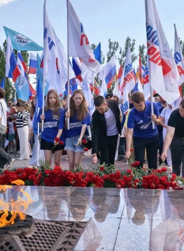 В День России в Парке Победы торжественно подняли Государственный флаг В День России в Парке Победы торжественно подняли Государственный флаг