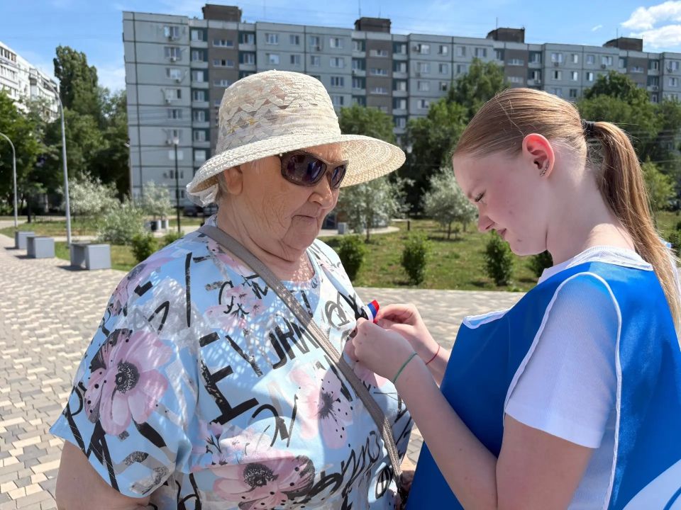 Всероссийская патриотическая акция «Российский триколор» прошла в Балаково Всероссийская патриотическая акция «Российский триколор» прошла в Балаково